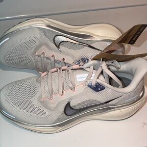 Nike Women's Cream and Pink Sneakers